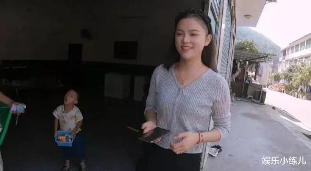 e细数广西网红11太子谁是第又名？及天美蜜桃散播媒体 ，《垂问手足醉酒的老婆》中文