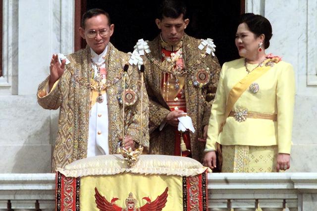 泰国国王妻子四个儿子（泰国国王的五位妻子）