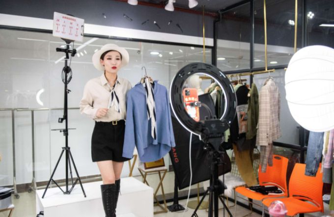 服饰类直播间场景布置服装直播间布置以及需要的东西