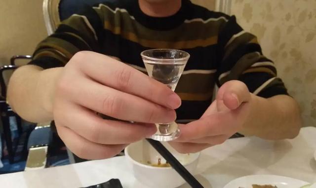 白酒电话销售话术开场白，电话销售白酒开场白？
